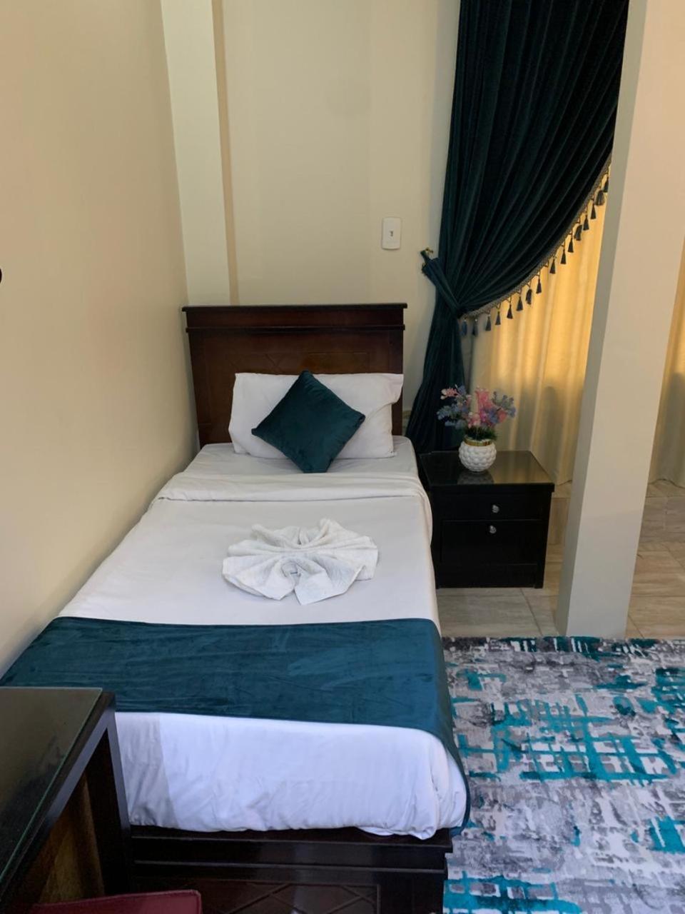 Anubis Kingdom Pyramids Hostel Kafrat al Jabal Exterior photo