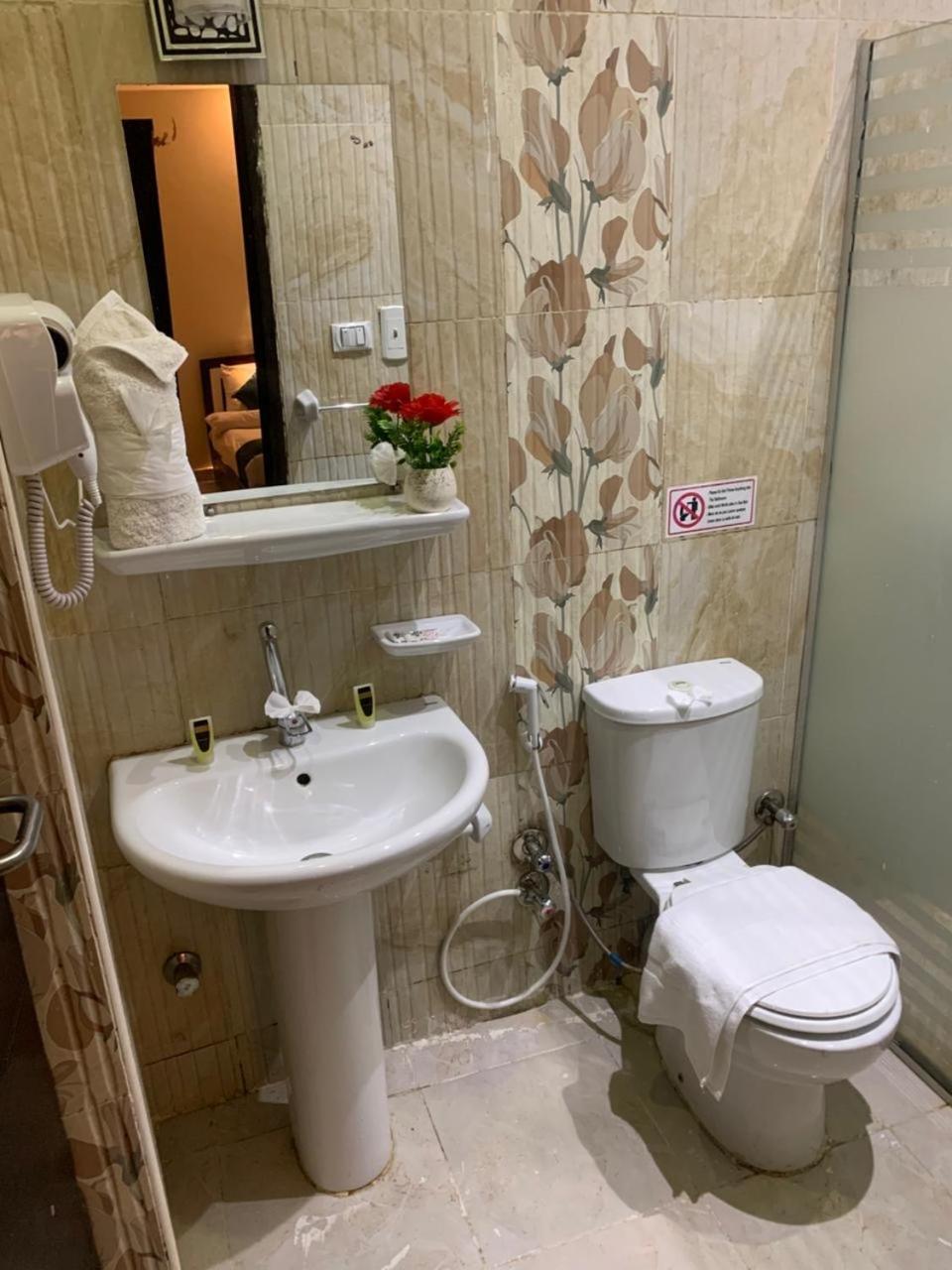 Anubis Kingdom Pyramids Hostel Kafrat al Jabal Exterior photo